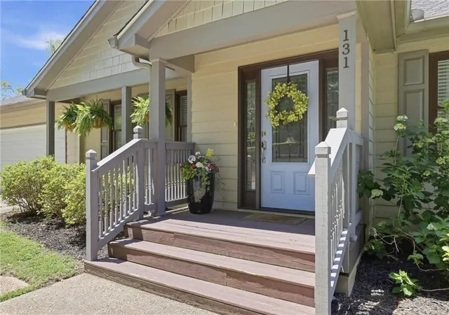 Photo 3 of Sale Pending at 131 Holiday St Ne, Marietta, GA 30060 | MLS# 7765508 | Listing updated on 2026-09-03