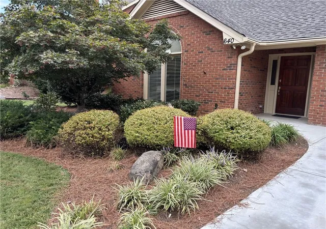 Photo 2 of Townhouse for sale at 640 Brickleberry Ct, Roswell, GA 30075 | MLS# 7826155 | Listing updated on 2026-09-13