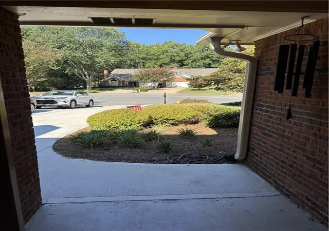 Photo 3 of Townhouse for sale at 640 Brickleberry Ct, Roswell, GA 30075 | MLS# 7826155 | Listing updated on 2026-09-13