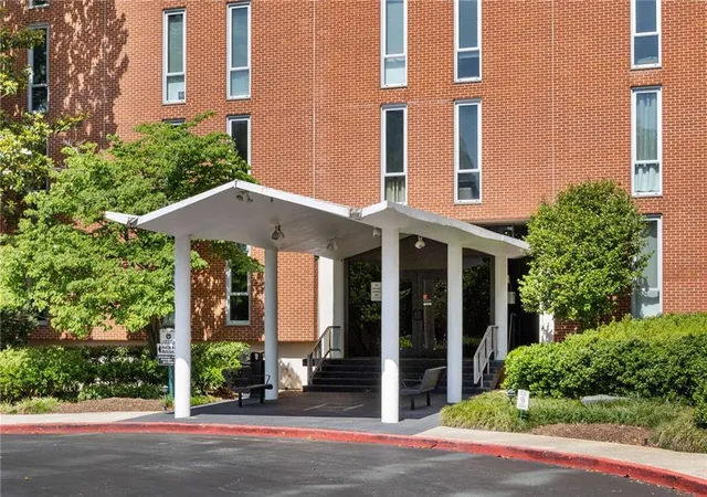 3rd image of 3060 Pharr Ct N, Atlanta, GA 30305