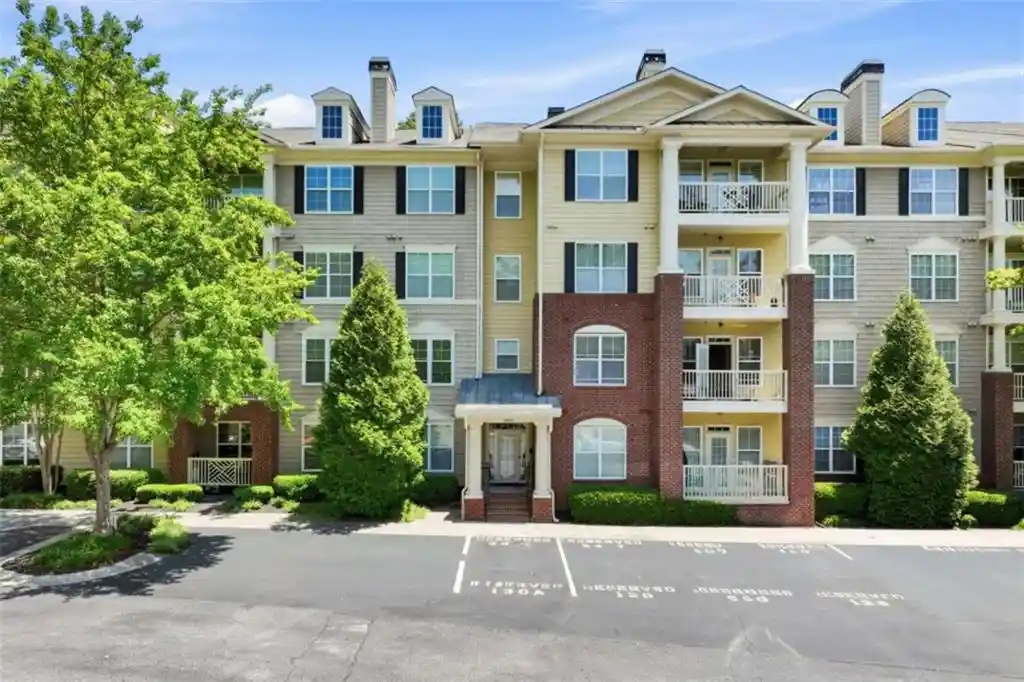 Listing Photo 1 - Condo for sale in 3150 Woodwalk Dr located at 3150 Woodwalk Dr, Atlanta, GA 30339 - Unit #3403