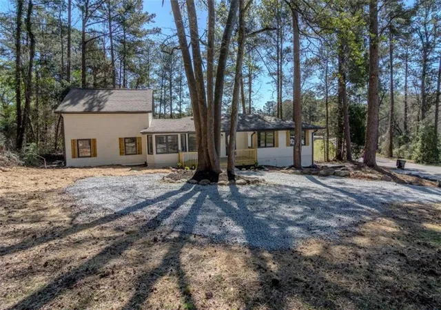 Photo 2 of Single family home for sale at 2541 Winding Lake Trl, Conyers, GA 30012 | MLS# 7814441 | Listing updated on 2026-08-20