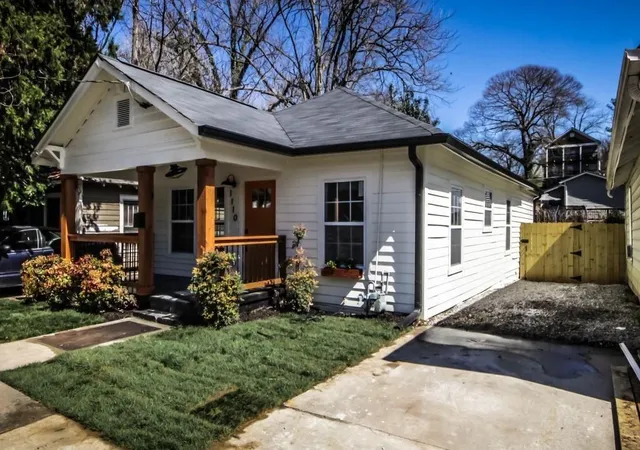 Photo 2 of Single family home for sale at 1110 Mcdaniel St Sw, Atlanta, GA 30310 | MLS# 7820628 | Listing updated on 2026-08-14