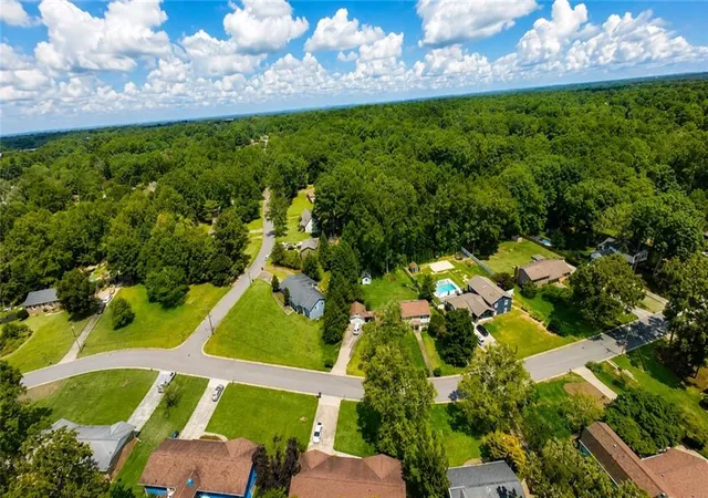 Photo 3 of Sale Pending at 2148 Eastwood Dr SW, Snellville, GA 30078 | MLS# 7818622 | Listing updated on 2026-09-15