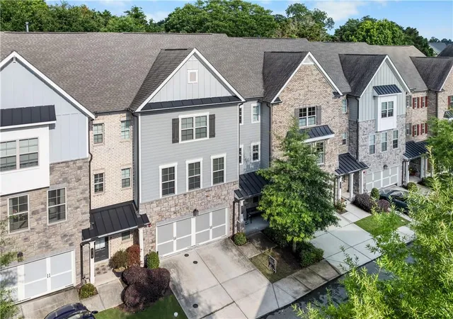 1st image of 724 Henry Dr, Marietta, GA 30064 | MLS# 7782072