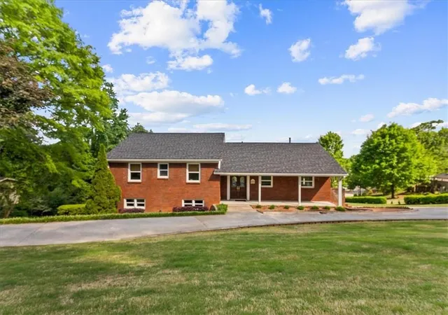 3rd image of 206 Victory Dr, Calhoun, GA 30701 | MLS# 7794584