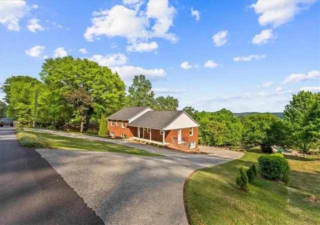 5th image of 206 Victory Dr, Calhoun, GA 30701 | MLS# 7794584