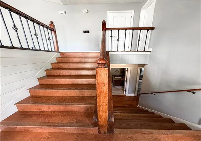 Photo 3 of Single family home for sale at 37 Alston Ln SW, Marietta, GA 30060 | MLS# 7823742 | Listing updated on 2026-09-15
