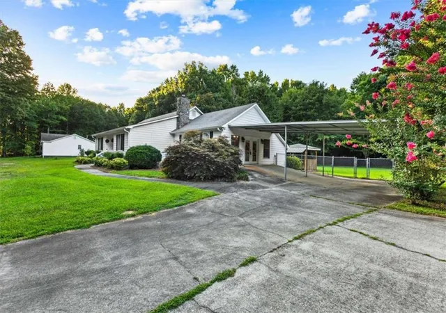 3rd image of 842 Twin Oaks Dr, Monroe, GA 30655 | MLS# 7809209