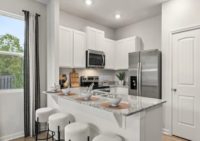 Photo 4 of Sale Pending at 6010 Skylar Dr, Atlanta, GA 30331 | MLS# 7804103 | Listing updated on 2026-10-20