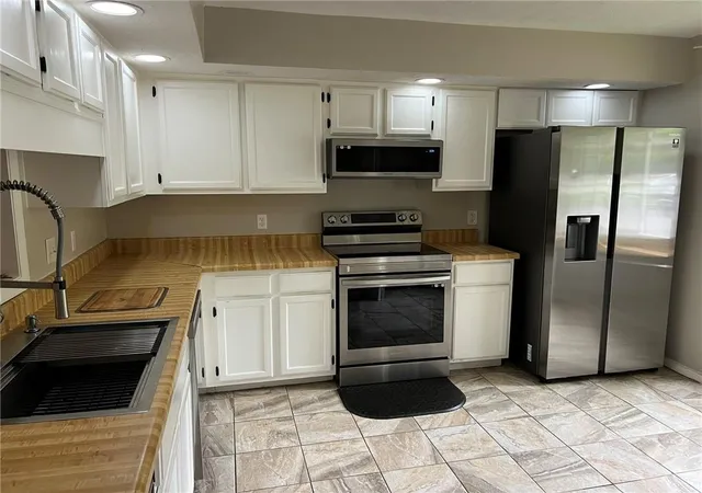 2nd image of 504 Sutters Pt #200, Atlanta, GA 30328 | MLS# 7782187