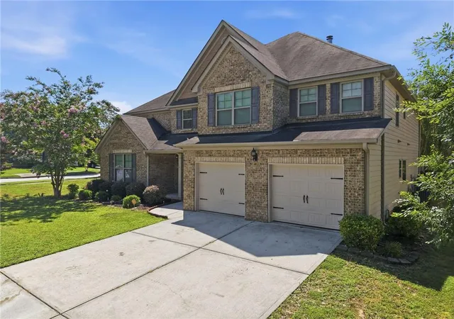 Photo 3 of Single family home for sale at 681 Langley Farms Dr, Loganville, GA 30052 | MLS# 7802043 | Listing updated on 2026-10-07