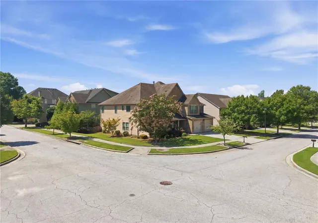 Photo 4 of Single family home for sale at 681 Langley Farms Dr, Loganville, GA 30052 | MLS# 7802043 | Listing updated on 2026-10-07