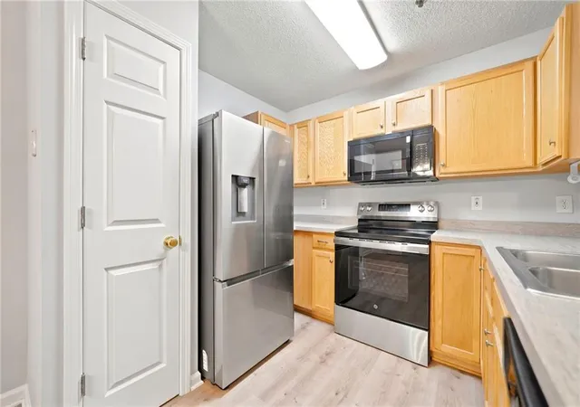 Photo 3 of Sale Pending at 314 Cottonwood Crk Cir, Canton, GA 30114 | MLS# 7804035 | Listing updated on 2026-08-29