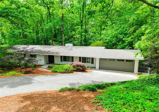 2nd image of 570 Elden Dr, Sandy Springs, GA 30342 | MLS# 7821206