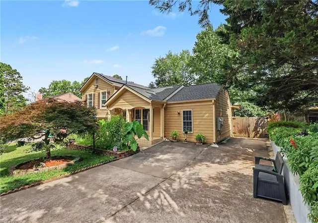 Photo 2 of Single family home for sale at 1551 Shenta Oak Dr, Norcross, GA 30093 | MLS# 7810092 | Listing updated on 2026-09-08