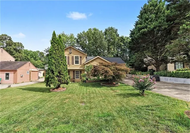 Photo 3 of Single family home for sale at 1551 Shenta Oak Dr, Norcross, GA 30093 | MLS# 7810092 | Listing updated on 2026-09-08