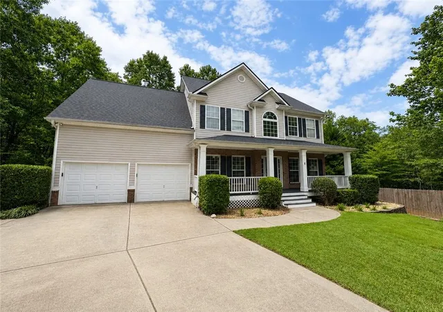 Photo 3 of Sale Pending at 8 Creekside Overlook View, Hiram, GA 30141 | MLS# 7813871 | Listing updated on 2026-08-19