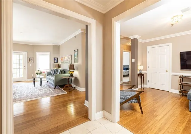Listing Photo 3 - Condo for sale in building located at 211 Colonial Homes Dr Nw, Atlanta, GA 30309 - Unit #2508