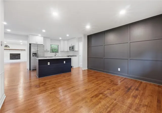 Photo 3 of Sale Pending at 26 Vanguard Cir Sw, Marietta, GA 30060 | MLS# 7815531 | Listing updated on 2026-08-25