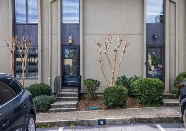 2nd image of 15 Ivy Sq Ne, Atlanta, GA 30342 | MLS# 7825485