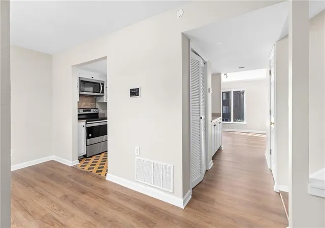 3rd image of 15 Ivy Sq Ne, Atlanta, GA 30342 | MLS# 7825485