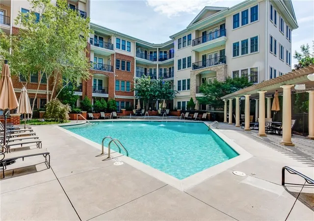Listing Photo 3 - Condo for sale in building located at 3621 Vinings Slope Se, Vinings, GA 30339 - Unit #1336