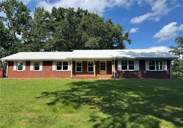 Photo 1 of Sale Pending at 1049 Ben Higgins Rd, Dahlonega, GA 30533 | MLS# 7787229 | Listing updated on 2026-09-29