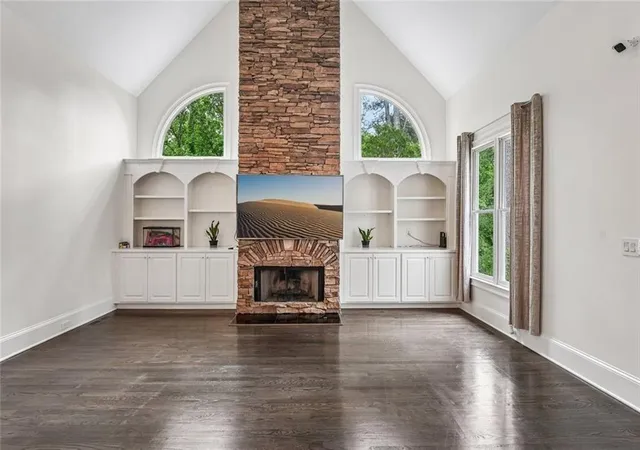 Photo 3 of Single family home for sale at 1091 Fieldstone Trl, Alpharetta, GA 30004 | MLS# 7822176 | Listing updated on 2026-08-30