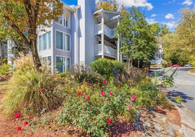 Condo for sale at 1403 Augusta Dr SE, Marietta, GA 30067 | MLS# 7861161