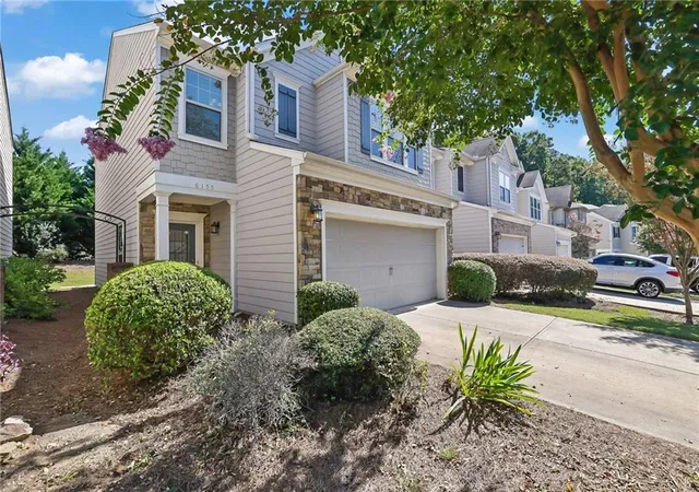 Photo 3 of Sale Pending at 6155 Crested Moss Dr, Alpharetta, GA 30004 | MLS# 7825038 | Listing updated on 2026-09-06