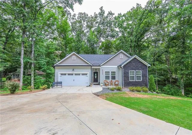 Photo 1 of Single family home for sale at 2033 Lakeview Pkwy, Villa Rica, GA 30180 | MLS# 7840817 | Listing updated on 2026-10-01
