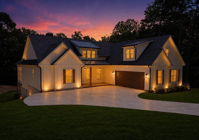 2nd image of 189 Pope Dr, Canton, GA 30114 | MLS# 7740236