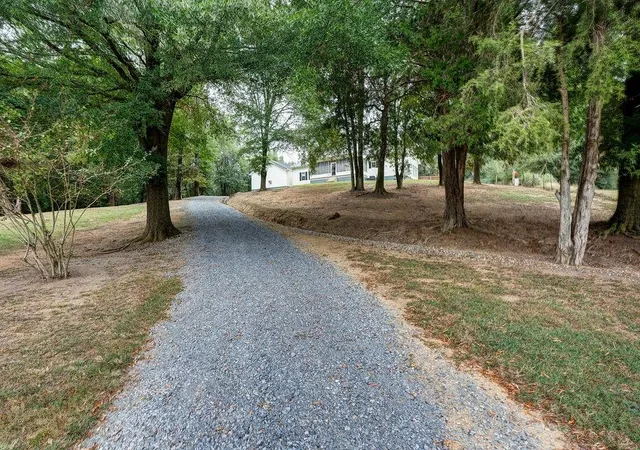 3rd image of 960 Mcentyre Loop Se, Calhoun, GA 30701 | MLS# 7789875