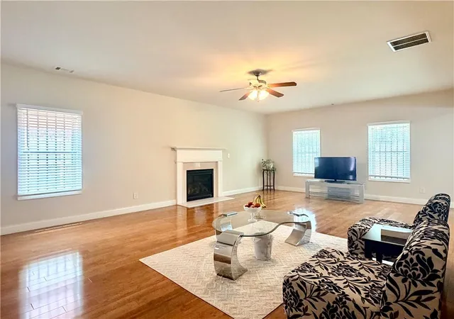Photo 4 of Single family home for sale at 127 Thorncrest Ct, Tucker, GA 30084 | MLS# 7794839 | Listing updated on 2026-09-01