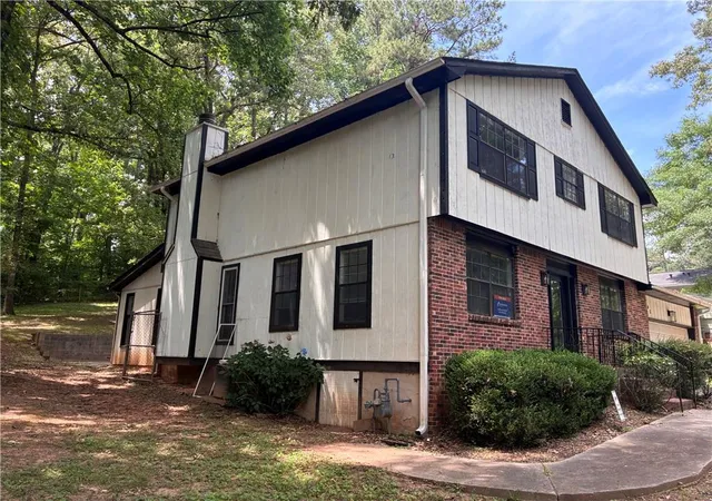 Photo 3 of Single family home for sale at 3745 Londonderry Ct, Lithonia, GA 30038 | MLS# 7784869 | Listing updated on 2026-09-14