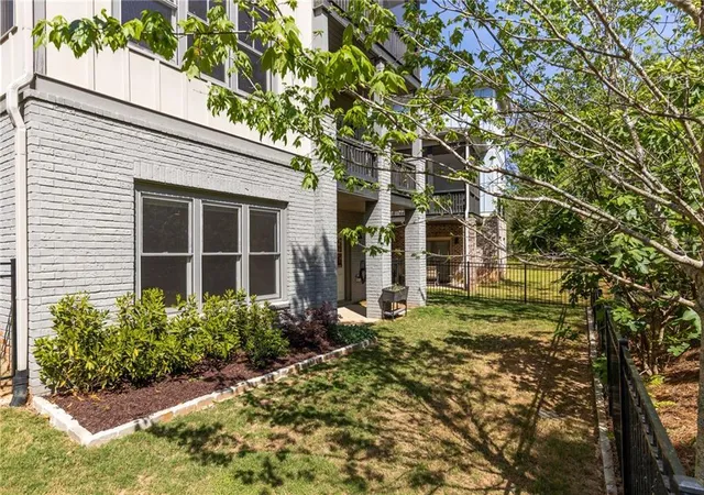 3rd image of 35 Mcevoy Ln, Decatur, GA 30030 | MLS# 7821972