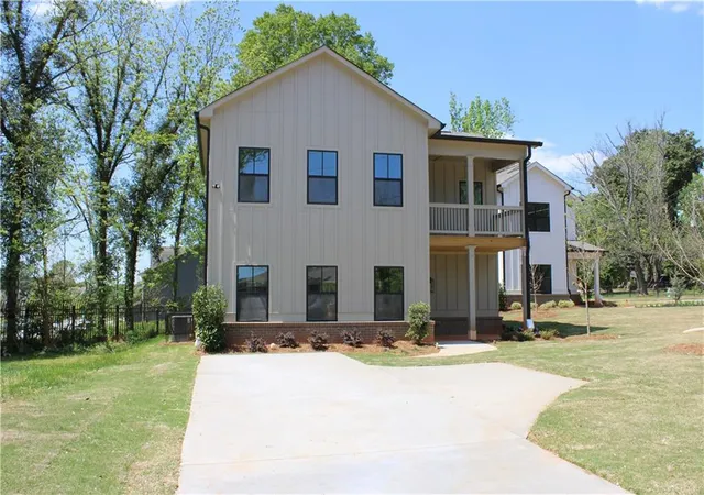 1st image of 580 Glendale Rd, Scottdale, GA 30079 | MLS# 7754250