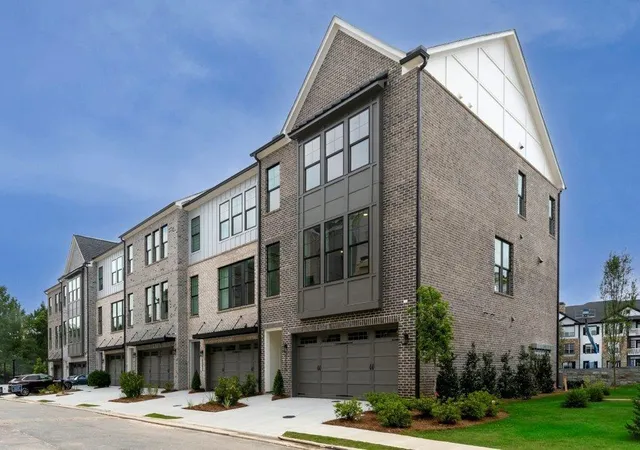 2nd image of 2255 Crestview Dr Ne #43, Brookhaven, GA 30319 | MLS# 7804524