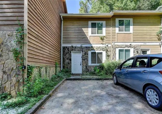 Photo 2 of Sale Pending at 574 Northridge Xing Dr, Sandy Springs, GA 30350 | MLS# 7822308 | Listing updated on 2026-08-27