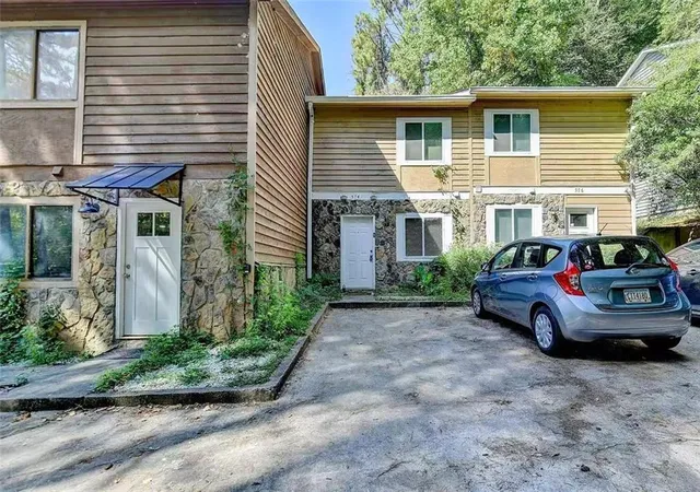 Photo 2 of Sale Pending at 574 Northridge Xing Dr, Sandy Springs, GA 30350 | MLS# 7822308 | Listing updated on 2026-08-27