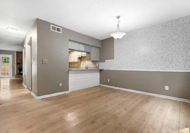 Photo 3 of Sale Pending at 574 Northridge Xing Dr, Sandy Springs, GA 30350 | MLS# 7822308 | Listing updated on 2026-08-27