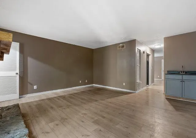 Photo 4 of Sale Pending at 574 Northridge Xing Dr, Sandy Springs, GA 30350 | MLS# 7822308 | Listing updated on 2026-08-27