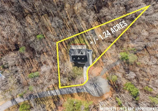 Photo 3 of Sale Pending at 3523 Lighthouse Ln, Gainesville, GA 30504 | MLS# 7786792 | Listing updated on 2026-09-10
