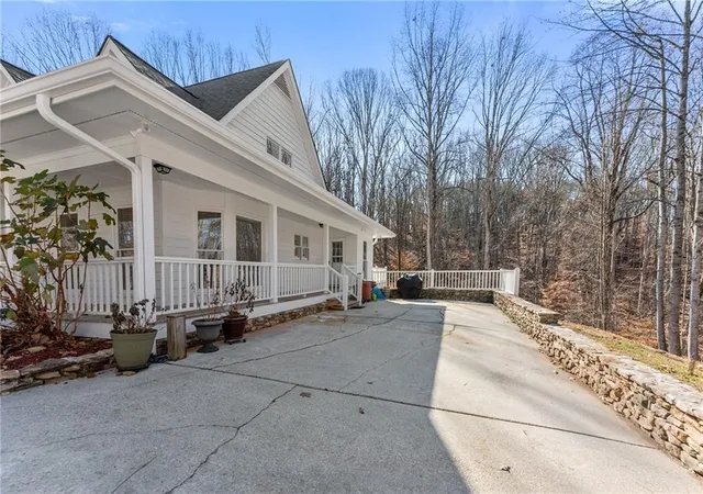 Photo 3 of Sale Pending at 3523 Lighthouse Ln, Gainesville, GA 30504 | MLS# 7786792 | Listing updated on 2026-09-10