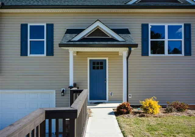 Photo 3 of Single family home for sale at 1816 Jessica Way, Winder, GA 30680 | MLS# 7735697 | Listing updated on 2026-09-09