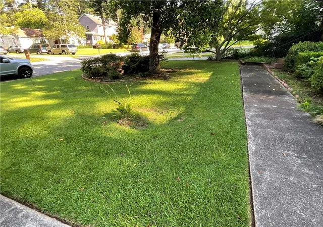 Photo 2 of Sale Pending at 2086 Edgemore Dr Se, Atlanta, GA 30316 | MLS# 7822322 | Listing updated on 2026-09-10