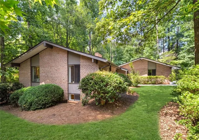 Photo 1 of Sale Pending at 910 Freemanwood Ln, Alpharetta, GA 30004 | MLS# 7817061 | Listing updated on 2026-09-17