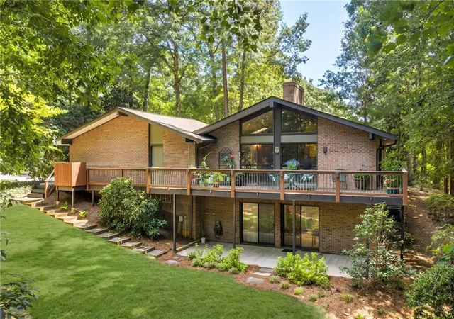 Photo 2 of Sale Pending at 910 Freemanwood Ln, Alpharetta, GA 30004 | MLS# 7817061 | Listing updated on 2026-09-17