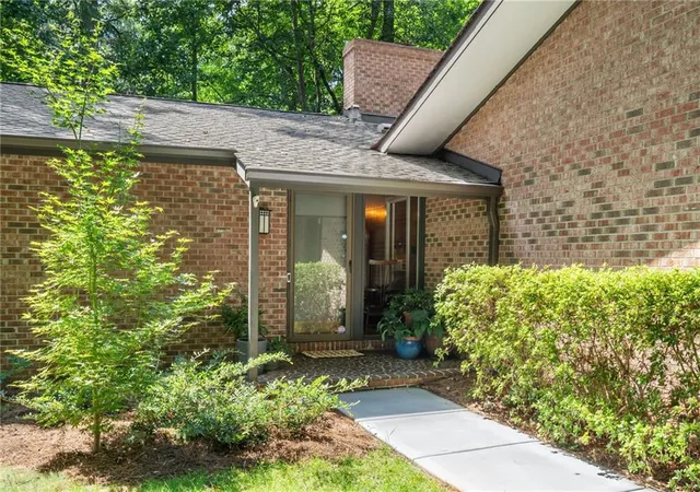 Photo 3 of Sale Pending at 910 Freemanwood Ln, Alpharetta, GA 30004 | MLS# 7817061 | Listing updated on 2026-09-17
